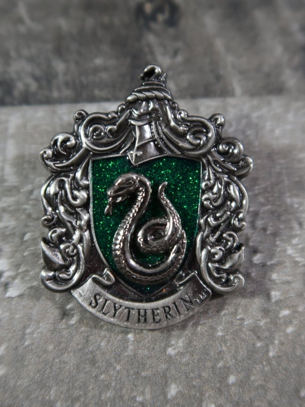 Wizarding World of Harry Potter Slytherin Crest Pin Universal Studios Metal